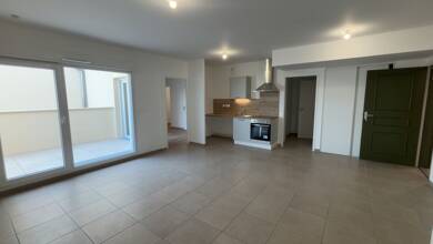 Appartement à louer 880 € 3 pièces 2 chambres 67,7 m² Dernier étage, Étage 5/5 Strd Chenove 21300