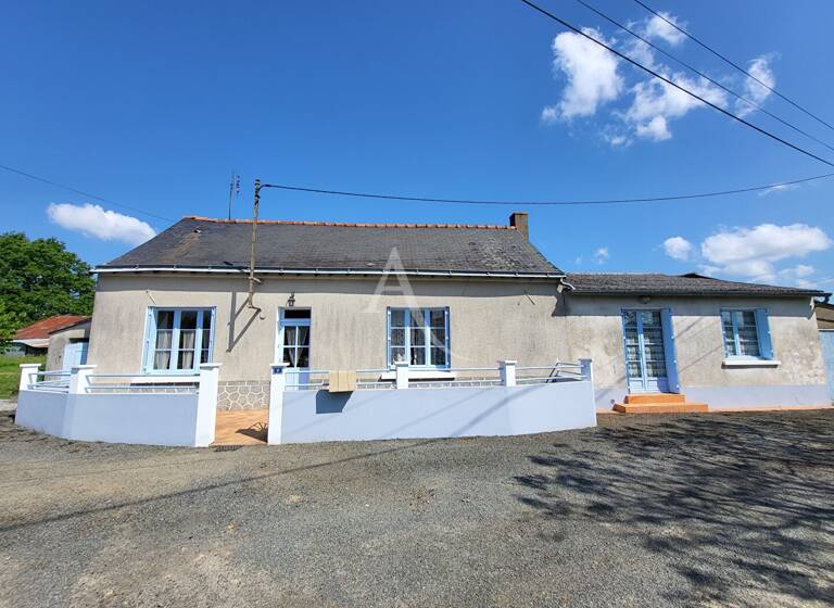 Maison de plain-pied à vendre 139 990 € 4 pièces 2<br/>chambres 104 m²<br/>superficie 5 433 m²<br/>terrain Mauges sur Loire 49290