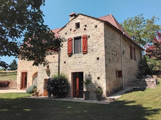 Villa à vendre 556 000 € 7 pièces 3 chambres 178 m² 4 500 m² de terrain Cassagnes 46700