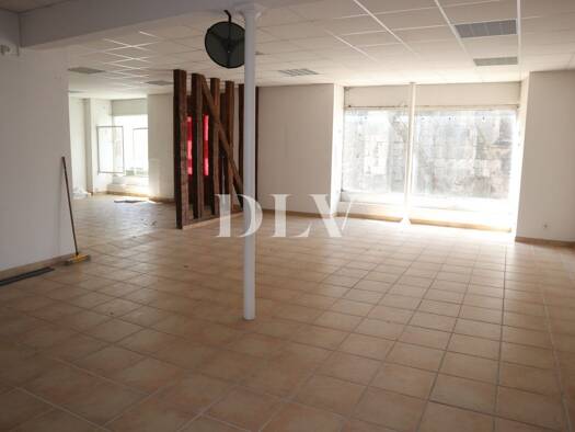 Boutique à vendre Fonds de commerce 99 000 € 1 pièce 100 m² de surface de vente Forêt de Fontainebleau Fontainebleau 77300