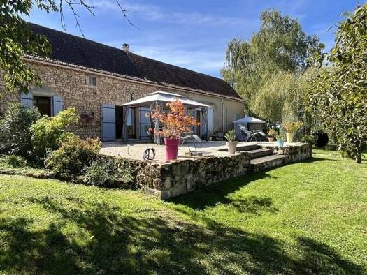 Maison de plain-pied à vendre 234 000 € 4 pièces 2 chambres 144 m² 10 862 m² de terrain Lalinde 24150