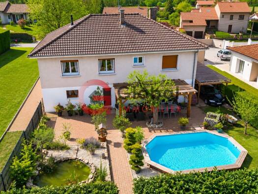 Maison à vendre 320 000 € 6 pièces 5 chambres 176 m² 2 030 m² de terrain Grièges 01290