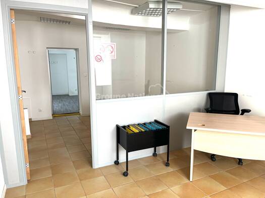 Local commercial à vendre 65 000 € 55 m² de surface de vente Centre Le Luc 83340