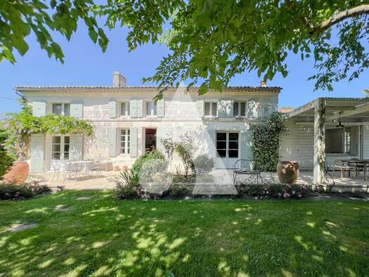 Maison à vendre 629 000 € 11 pièces 6 chambres 298 m² 4 600 m² de terrain Saint-Georges-des-Coteaux 17810