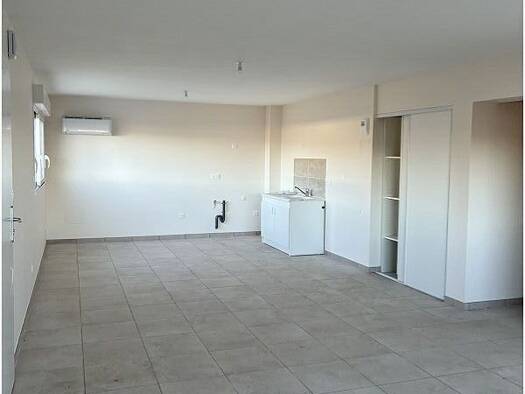 Appartement à louer 975 € 4 pièces 3 chambres RDC Croupillac-Clavières Alès 30100