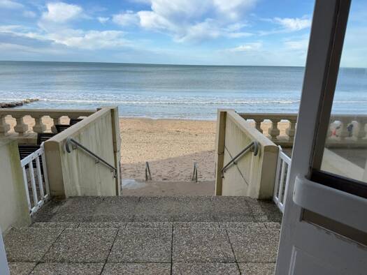 Appartement à louer 1 180 € 3 pièces 2 chambres 52 m² 1er étage Villers-sur-Mer 14640