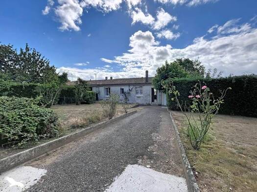 Maison de plain-pied à vendre 148 400 € 4 pièces 3 chambres 65 m² 538 m² de terrain Centre Tonnay-Charente 17430