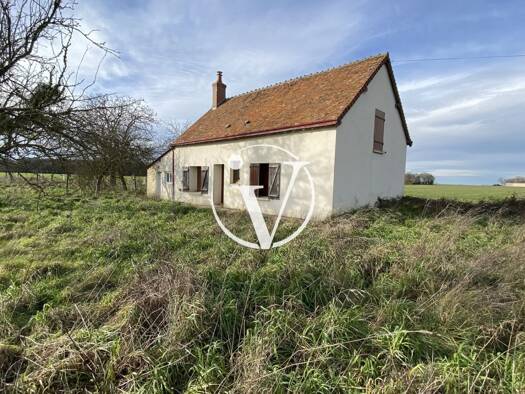 Ferme à vendre 66 900 € 3 pièces 2 chambres 50 m² 5 550 m² de terrain Centre Ville Vendôme 41100