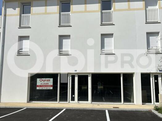 Local commercial à louer 2 000 € 108 m² de surface de vente Saint-Vincent-de-Tyrosse 40230
