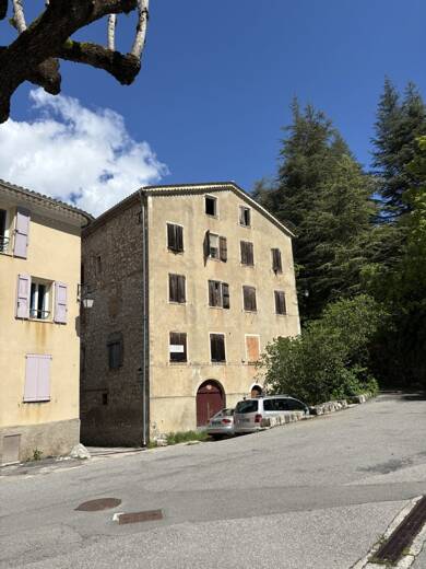 Maison à vendre 515 000 € 10 pièces 1 chambre 747 m² Castellane 04120