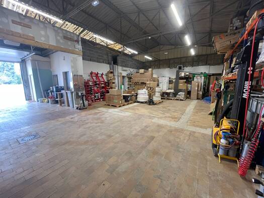 Entrepôt à vendre 195 000 € 245 m² d'espace de stockage Le Mouesse Nevers 58000