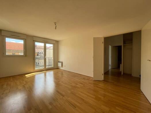 Appartement à vendre 202 000 € 2 pièces 1 chambre 49 m² Étage 2/3 Centre Ville Sud Ouest Bussy-Saint-Georges 77600