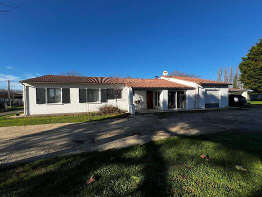 Maison à vendre 368 000 € 5 pièces 4 chambres 143 m² 6 000 m² de terrain Cravans 17260