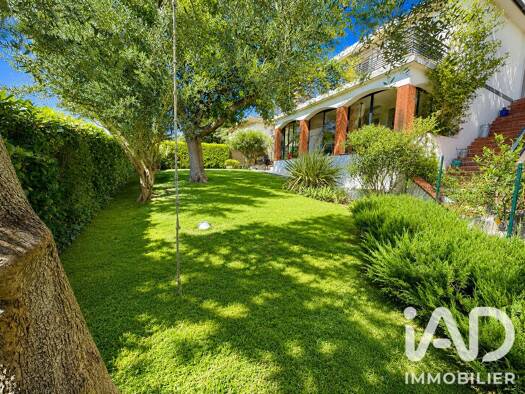 Maison de plain-pied à vendre 520 000 € 4 pièces 3 chambres 132 m² 300 m² de terrain Centre Carnoux-en-Provence 13470