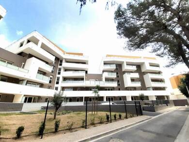 Appartement à louer 824 € 3 pièces 2 chambres 61 m² 1er étage Nîmes 30900