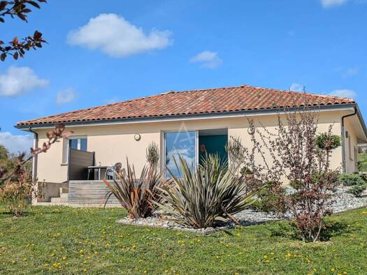 Maison de plain-pied à vendre 229 000 € 5 pièces 4 chambres 98 m² 984 m² de terrain Mairie-Stade-Bergereau-Depart Orthez 64300