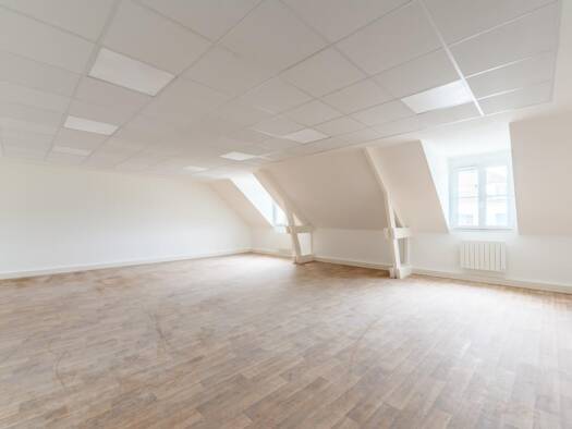 Local commercial à vendre 165 500 € 76 m² de surface de vente Est Sud Ouest La Ferté-sous-Jouarre 77260