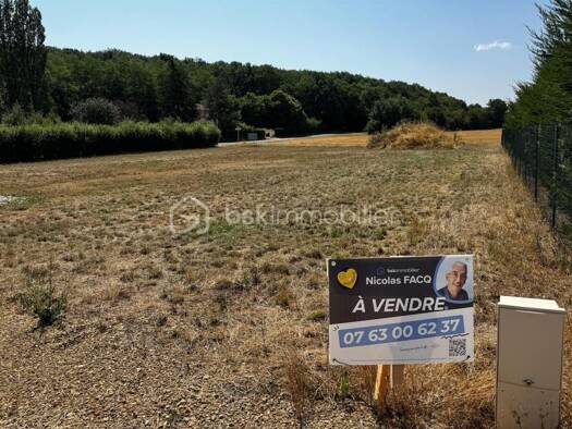 Terrain constructible viabilisé à vendre 28 974 € 1 170 m² de terrain Vinon 18300