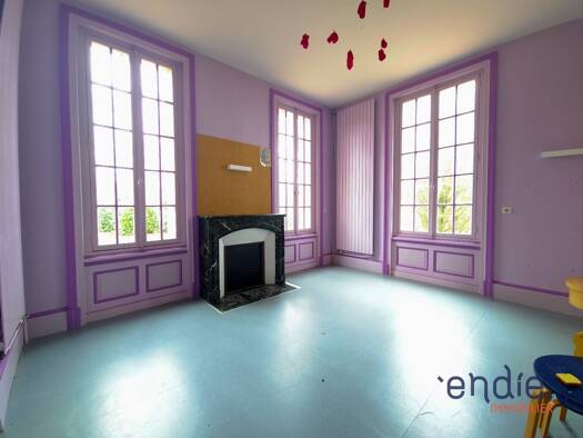 Maison à vendre 434 000 € 14 pièces 1 chambre 319 m² 2 500 m² de terrain Centre Ville Yzeure 03400