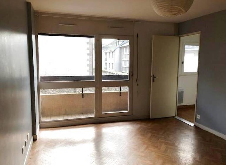Appartement à louer 455 € 2 pièces 1<br/>chambre 40 m²<br/>superficie 2ème<br/>étage Aurillac 15000
