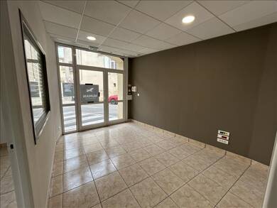 Local commercial à louer 850 € 94 m² de surface de vente Roujan 34320