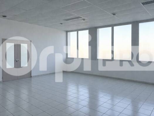 Espace bureau à louer 1 417 € 113 m² de bureaux divisible jusqu'à 113 m² Aytré 17440