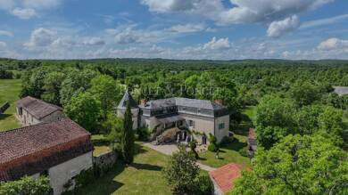 Maison à vendre 1 075 000 € 12 pièces 3 chambres 160 000 m² de terrain Crégols 46330
