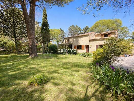 Maison à vendre 529 000 € 6 pièces 4 chambres 175 m² 1 880 m² de terrain Grans 13450