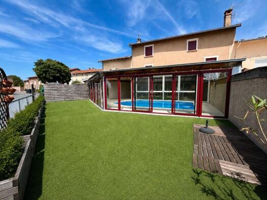 Maison à vendre 310 000 € 7 pièces 4 chambres 166 m² Saint-Laurent-de-Chamousset 69930