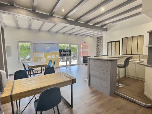 Local commercial à louer 1 870 € 70 m² de surface de vente divisible Valras-Plage 34350