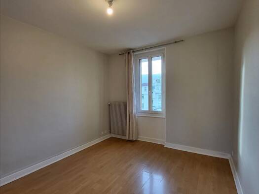 Appartement à louer 480 € 2 pièces 1 chambre 32,44 m² Étage 3/3 L'Ecorchade Chamalières 63400