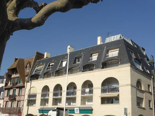 Appartement à louer 1 630 € 4 pièces 2 chambres 70 m² Étage 2/5 Trouville sur Mer 14360