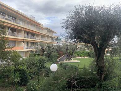 Appartement en viager occupé Bouquet 110 000 € 3 pièces 2 chambres 58 m² Étage 1/4 Cagnes-sur-Mer 06800