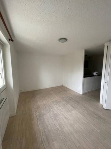 Appartement à louer 537 € 1 pièce 27,2 m² Dernier étage, Étage 3/3 disponible à partir du 10/07/2025 Est Lamorlaye 60260