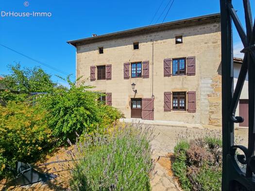 Maison à vendre 325 000 € 9 pièces 5 chambres 262 m² 1 055 m² de terrain Soleymieux 42560
