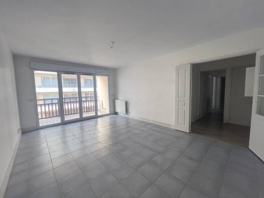 Appartement à louer 1 055 € 3 pièces 2 chambres 64,2 m² 3ème étage Arènes-Allées Marines Bayonne 64100