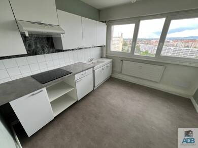 Appartement à louer 584 € 3 pièces 2 chambres 66 m² Dernier étage, Étage 11/11 Roanne 42300