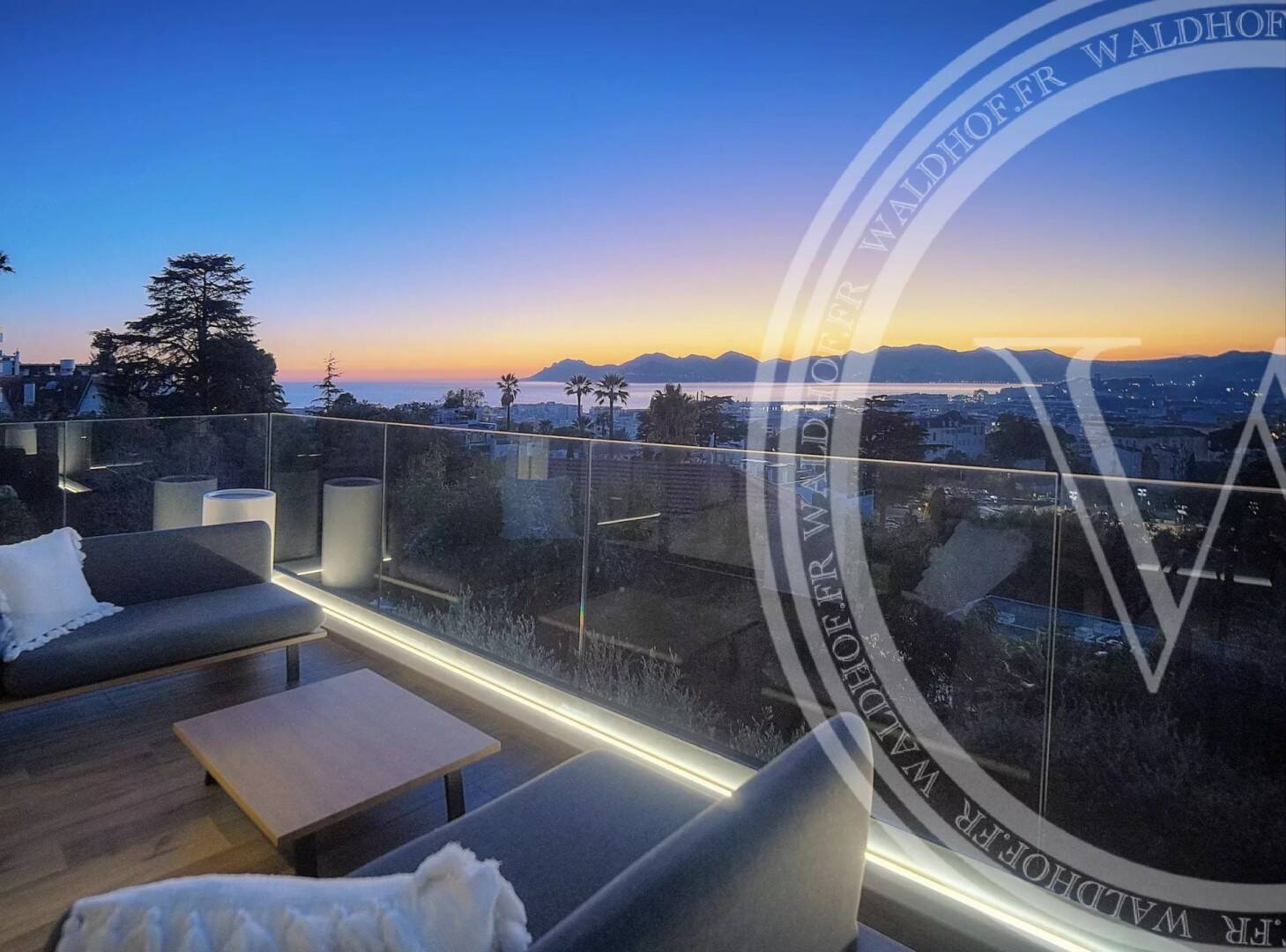 Maison à louer, 370m², CANNES
