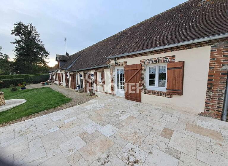 Maison de plain-pied à vendre 185 000 € 3 pièces 2<br/>chambres 101 m²<br/>superficie 3 374 m²<br/>terrain L Aigle 61300