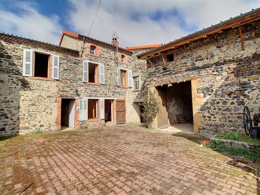 Maison à vendre 130 080 € 5 pièces 2 chambres 90 m² 473 m² de terrain Sallèdes 63270