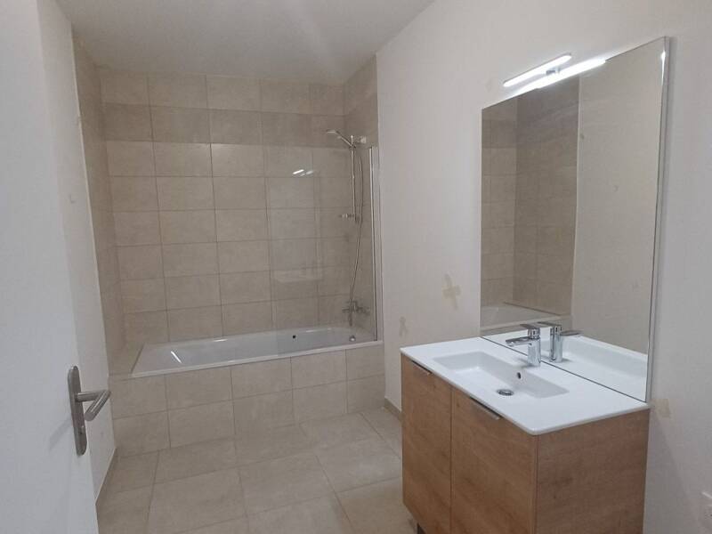 Maison à louer, 66m², LYON 8E