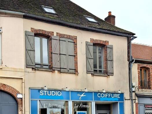 Immeuble à vendre 155 000 € 145 m² Montholon 89110