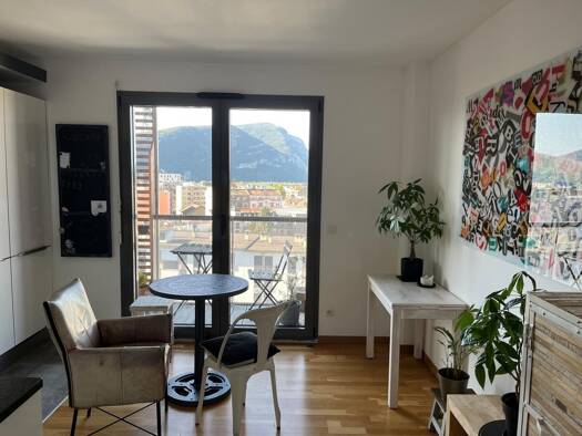 Appartement à louer 1 700 € 3 pièces 64 m² 9ème étage Centre Annemasse 74100