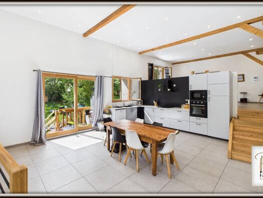 Maison à vendre 590 000 € 8 pièces 5 chambres 252 m² 415 m² de terrain Villar-Saint-Pancrace 05100