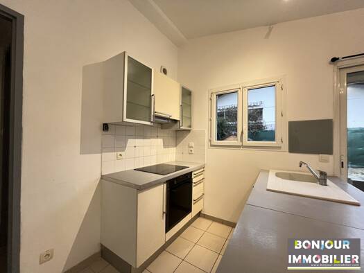 Appartement à louer 808 € 3 pièces 2 chambres 58,7 m² RDC/2 Les-Iles Nord Seyssinet-Pariset 38170