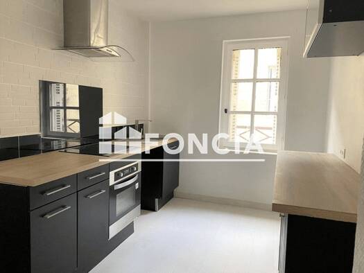 Appartement à louer 670 € 3 pièces 2 chambres 55 m² RDC Centre Ville-Fenet-Petit Puy Saumur 49400