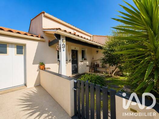 Maison de plain-pied à vendre 453 000 € 5 pièces 2 chambres 119 m² 444 m² de terrain Sud Les Sables-d'Olonne 85340