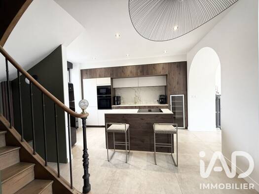 Maison de ville à vendre 375 000 € 5 pièces 3 chambres 109 m² 390 m² de terrain Avesnières Laval 53000