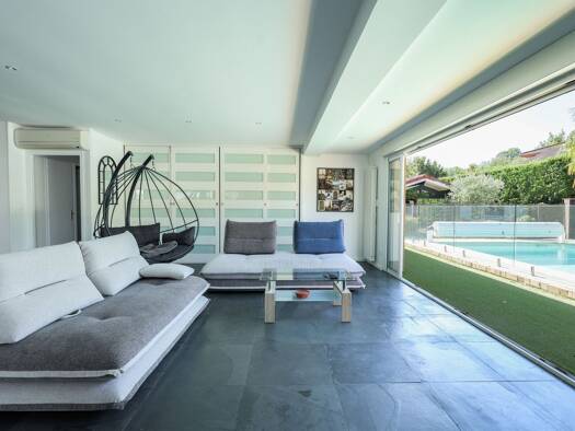 Maison de plain-pied à vendre 360 000 € 6 pièces 4 chambres 192 m² 860 m² de terrain Grièges 01290