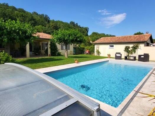 Maison de plain-pied à vendre 332 800 € 7 pièces 5 chambres 188 m² 2 192 m² de terrain Villeneuve-de-Rivière 31800